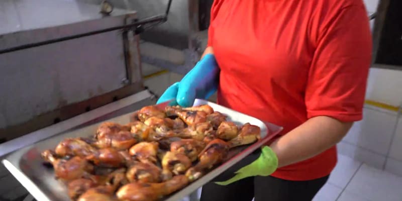 Preparação de pratos na cozinha Gran Vitória