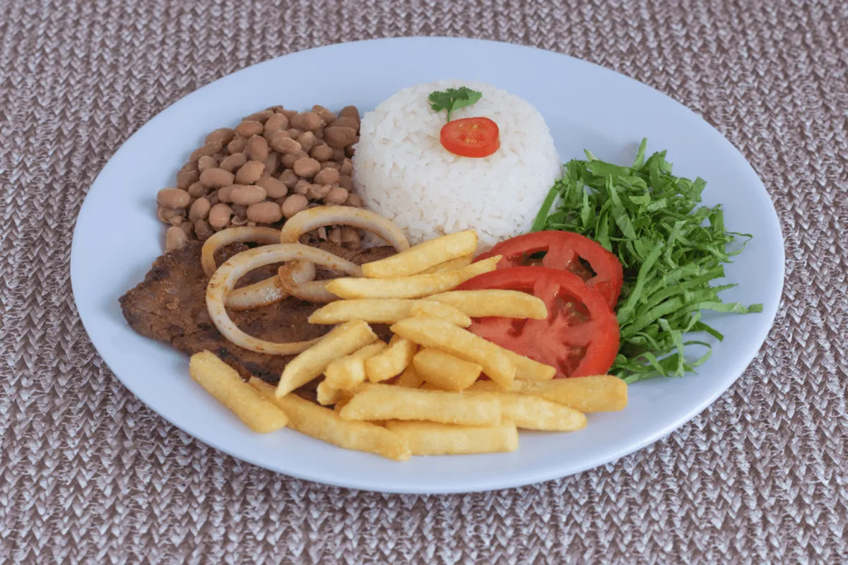 Refeição completa servida pela Gran Vitória